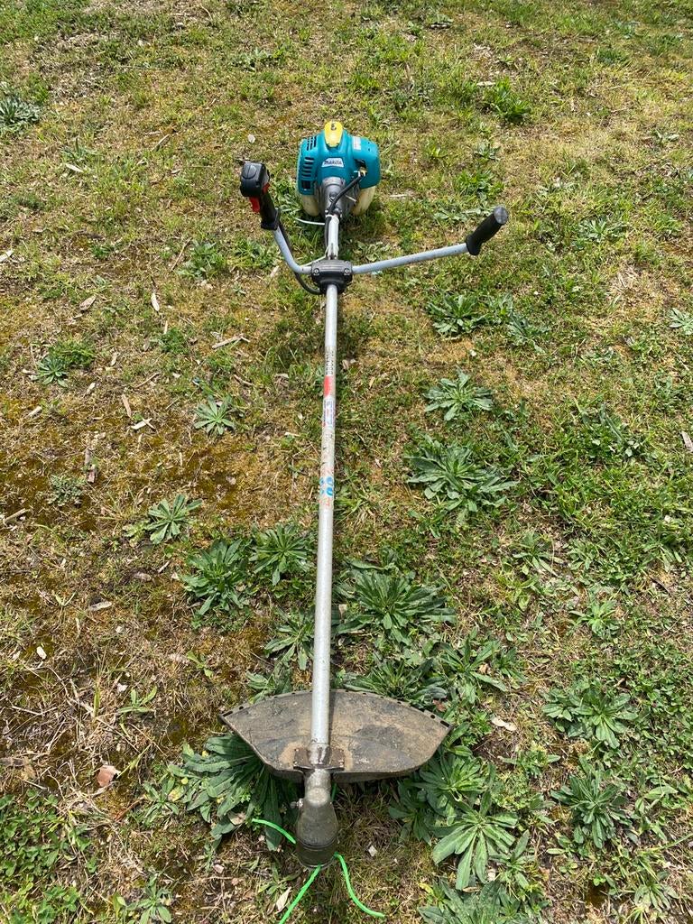 Débroussailleuse Makita, Enlèvement, Utilisé