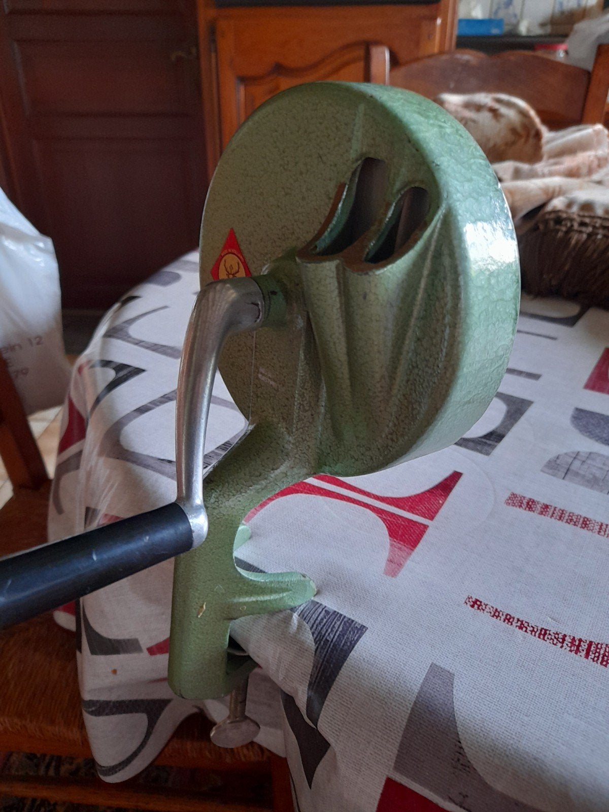 Coupe-haricots, parfait état, en fonte, Enlèvement ou Envoi, Métal, Comme neuf, Planche à découper/service