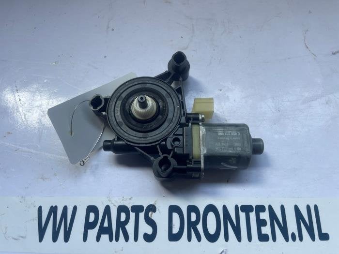 Moteur de vitre portière d'un Volkswagen T-Roc, Volkswagen, -, 3 mois de garantie, Utilisé