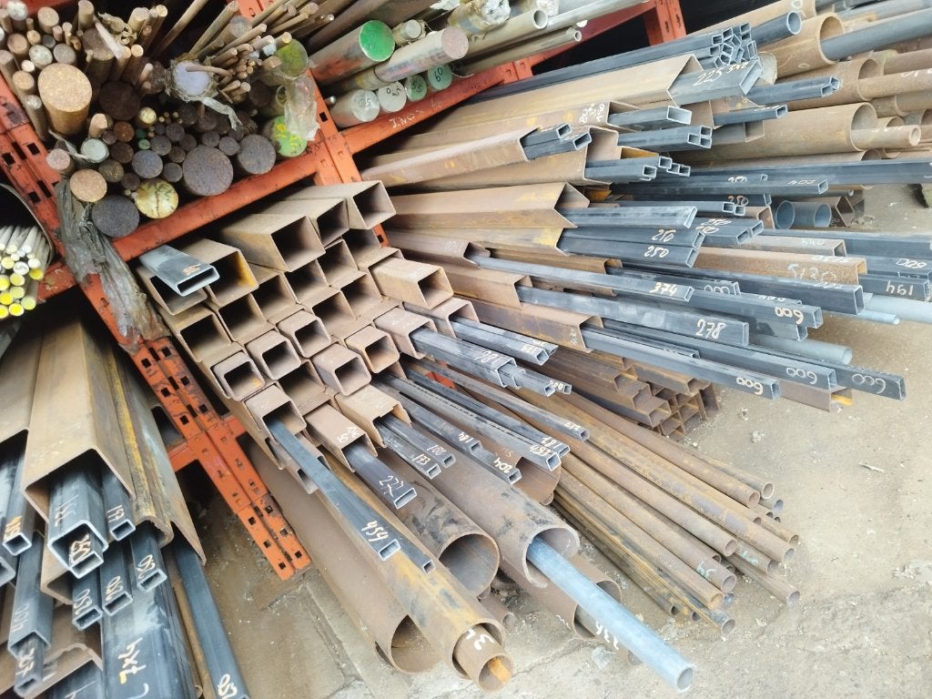 Metalen koker - vierkant - rechthoek - ijzer - meubelbuis, Doe-het-zelf en Bouw, Metalen, Ophalen, Koker profiel, Zo goed als nieuw