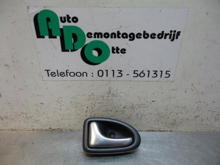 Poignée portière 4portes arrière gauche d'un Renault Clio, Renault, -, 3 mois de garantie, Utilisé