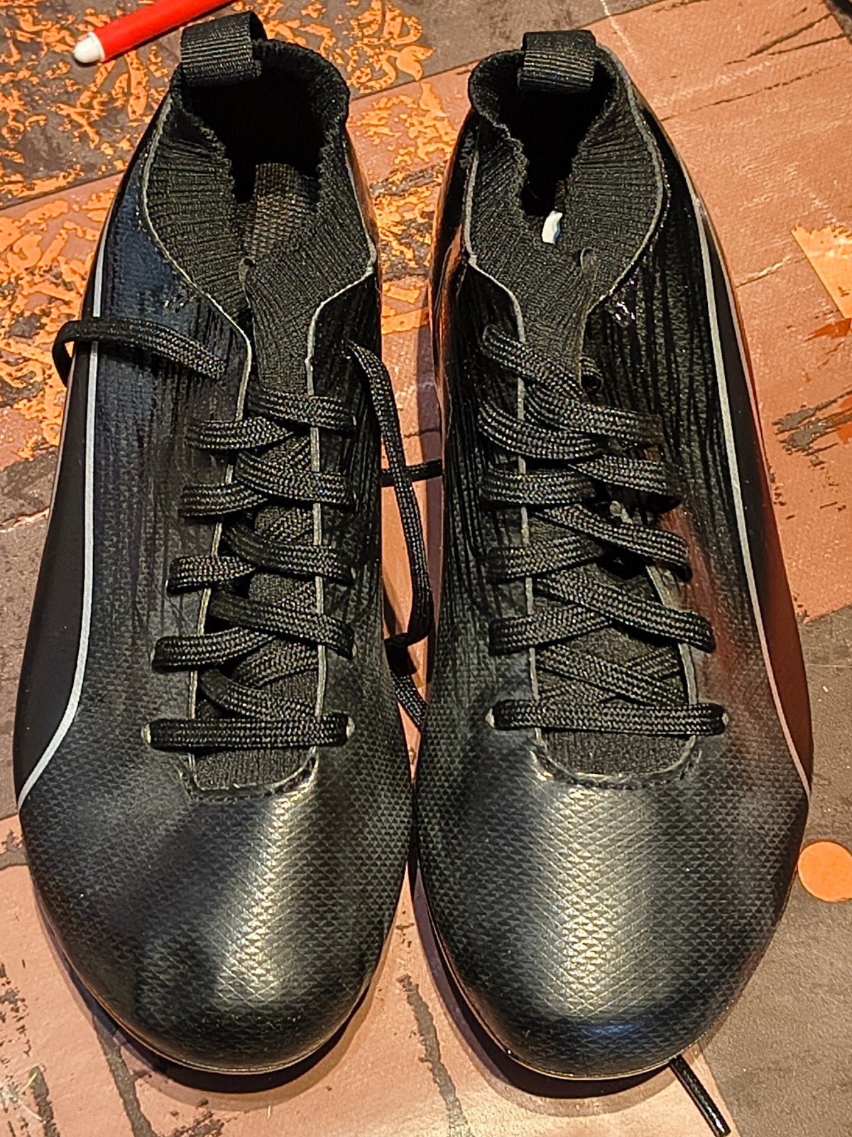 Chaussures Puma de rugby neuves pt35,5, Chaussures