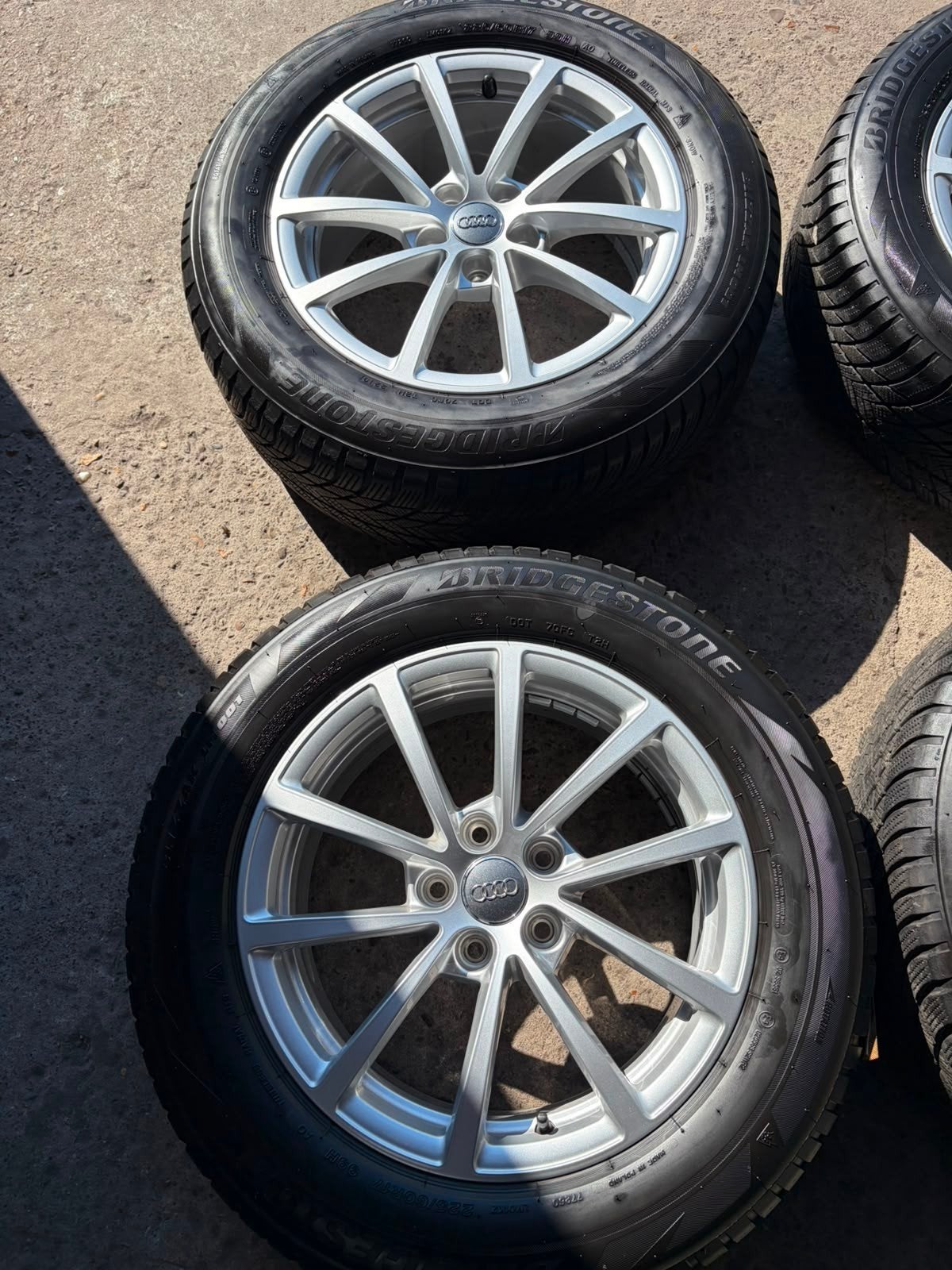 Jantes d'origine Audi A6 avec pneus d'hiver de 17 pouces, Enlèvement