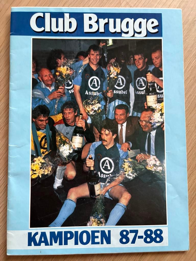Boek Club Brugge kampioen 1987-1988, Verzamelen, Ophalen, Zo goed als nieuw, Boek of Tijdschrift