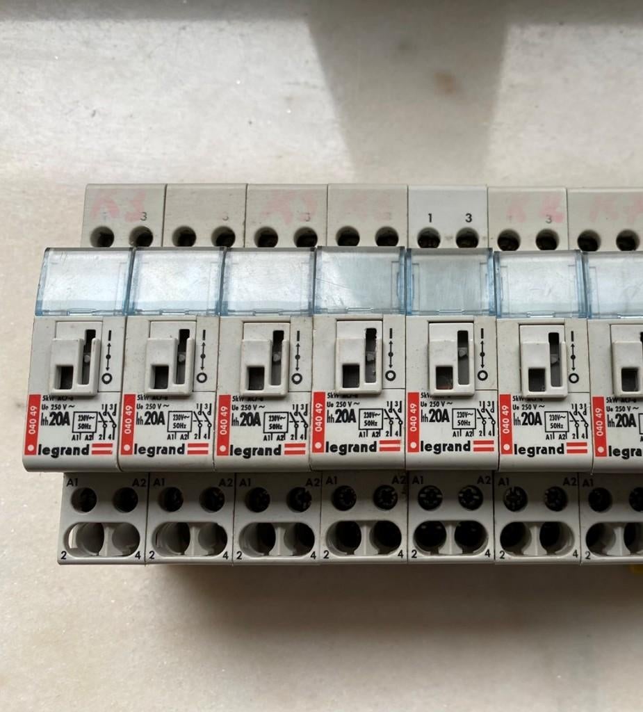 Relais en Teleruptors op / voor 250V - 20A, Elektronische apparatuur, Ophalen, Gebruikt