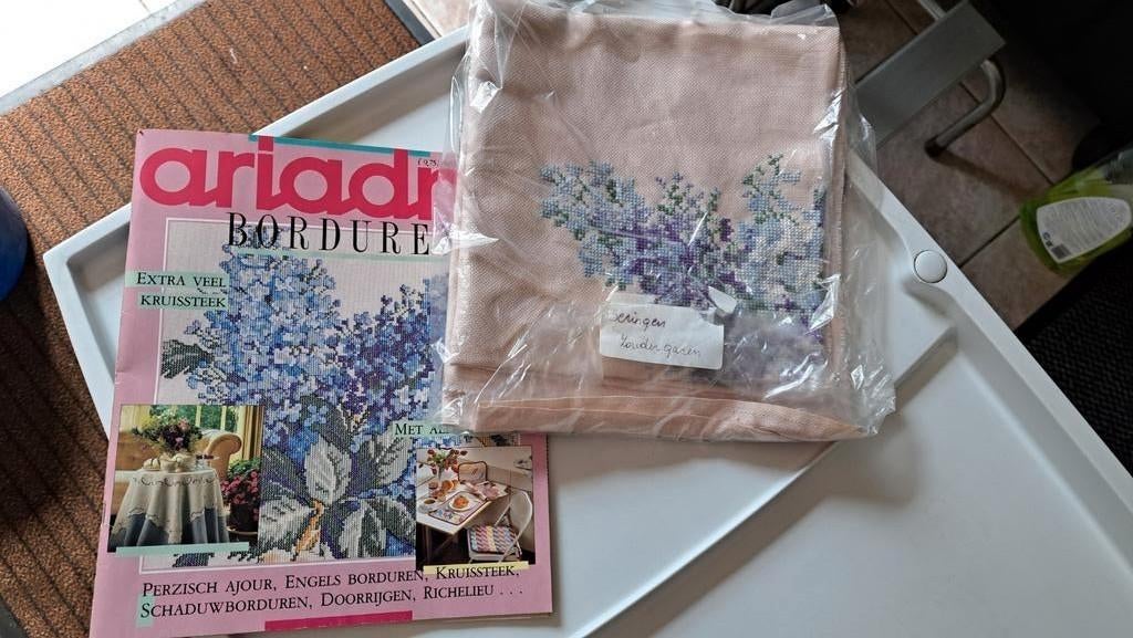 onafgewerkt handwerk met patroon in boek, Hobby en Vrije tijd, Ophalen of Verzenden, Gebruikt, Overige typen