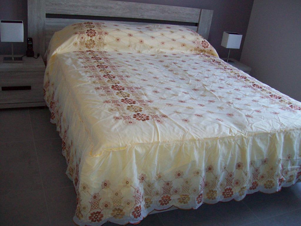 Satijnen sprei voor 2 personen, Huis en Inrichting, Ophalen of Verzenden, Zo goed als nieuw, Deken of Dekbed