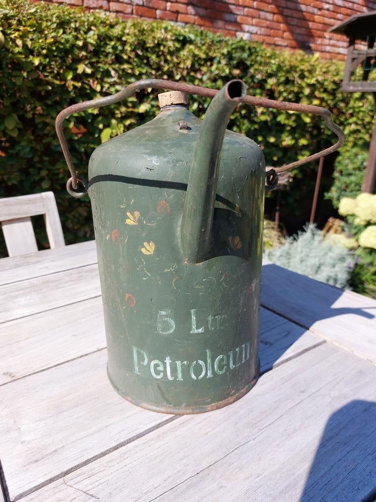 Vintage petroleumkan, Ophalen