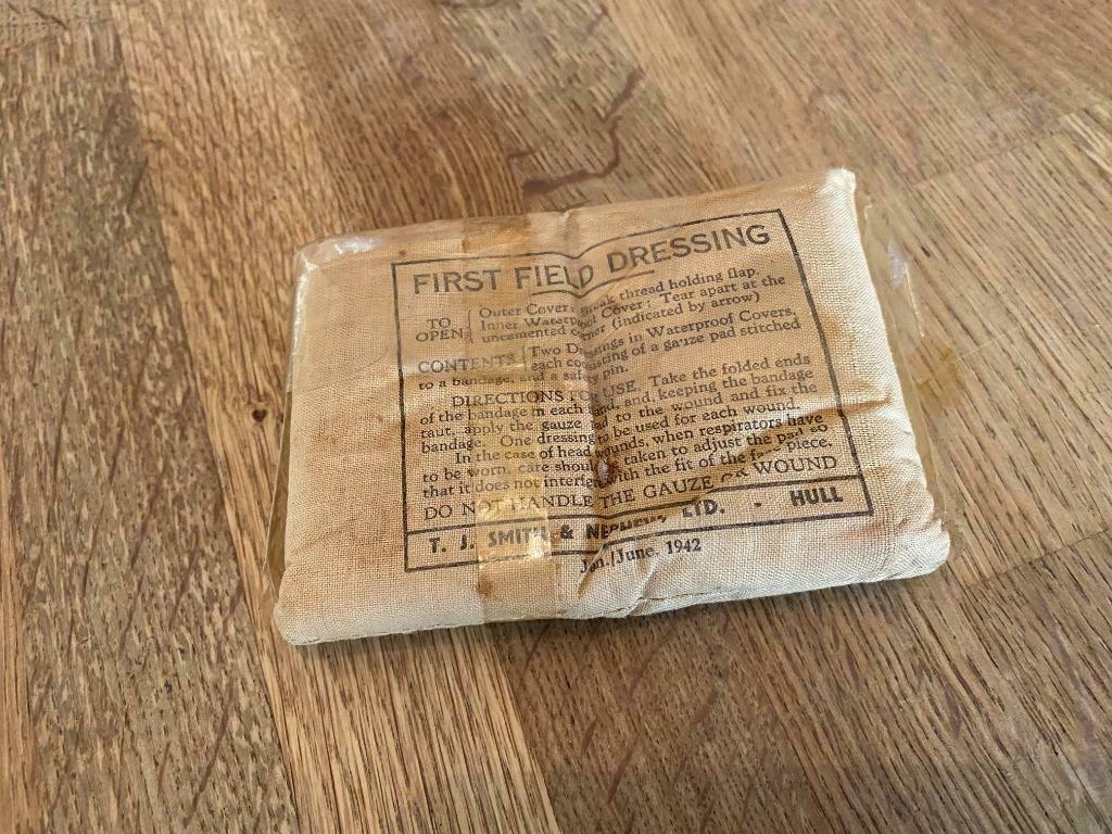 Pansement militaire Anglais FIRST FIELD DRESSING, Enlèvement ou Envoi