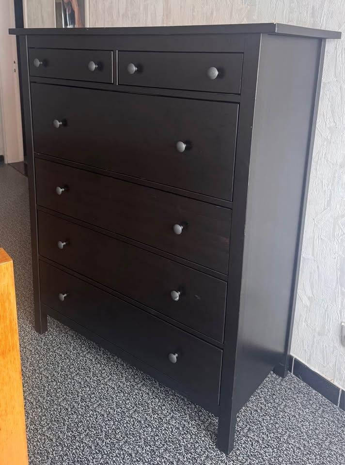 IKEA Hemnes zwarte ladekast/commode, Maison & Meubles, 25 à 50 cm, 5 tiroirs ou plus, Comme neuf, 100 à 150 cm