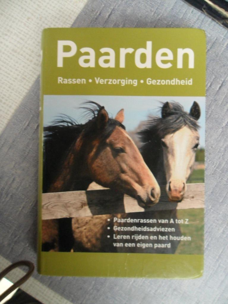 paarden rassen verzorging gezondheid, Enlèvement ou Envoi, Comme neuf