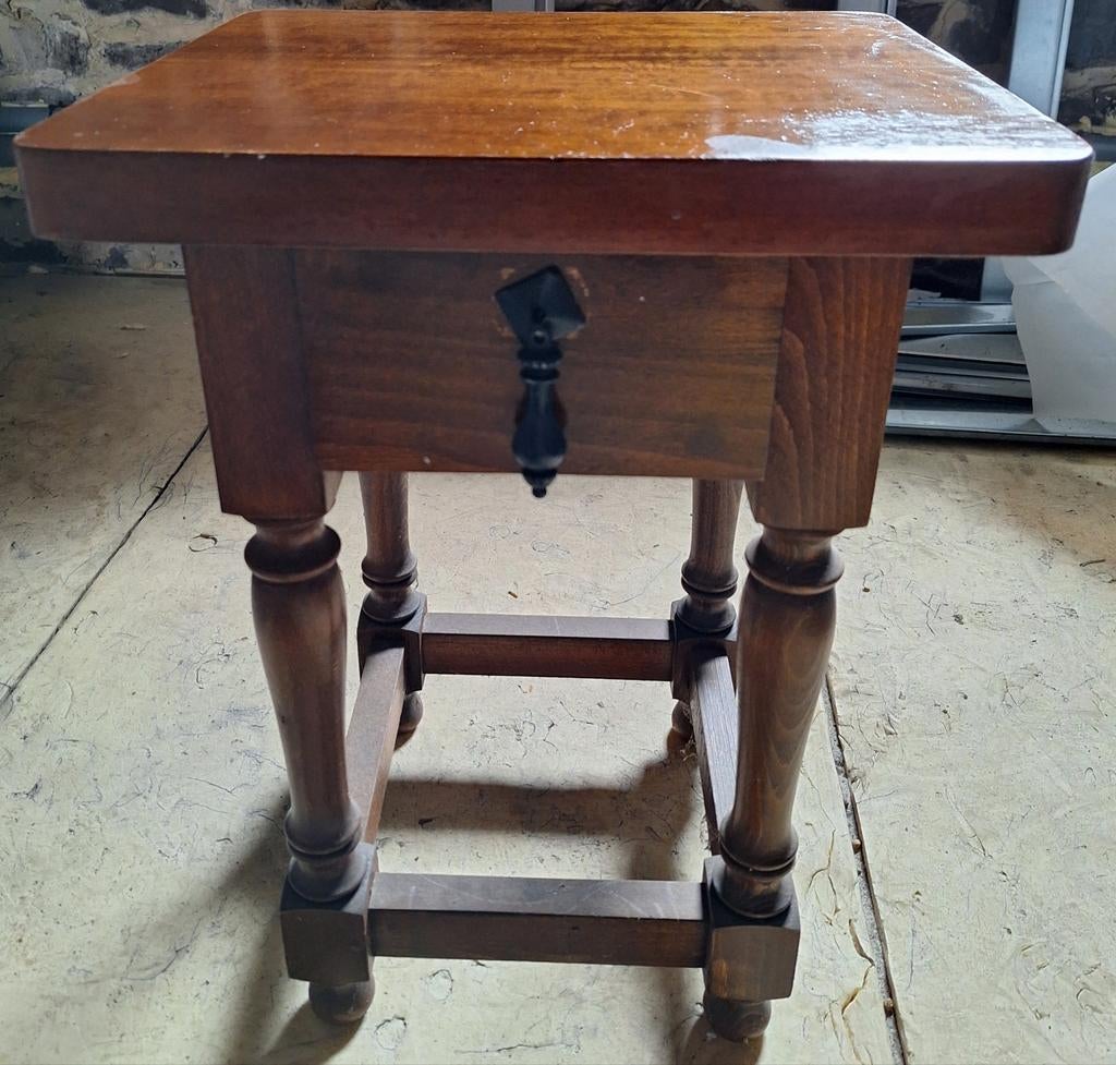 Petite table de nuit rustique, Enlèvement ou Envoi, Utilisé