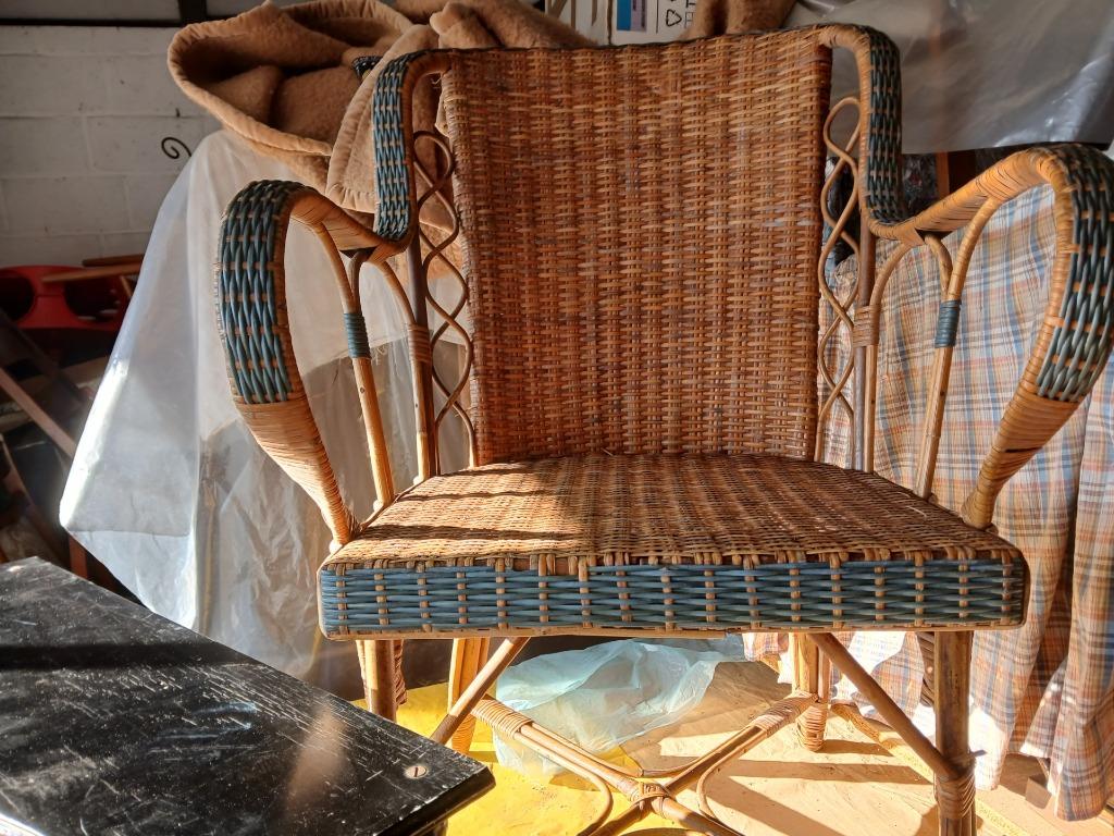 2 rieten stoelen, Huis en Inrichting, Stoelen, Ophalen, Zo goed als nieuw, Riet of Rotan, Twee