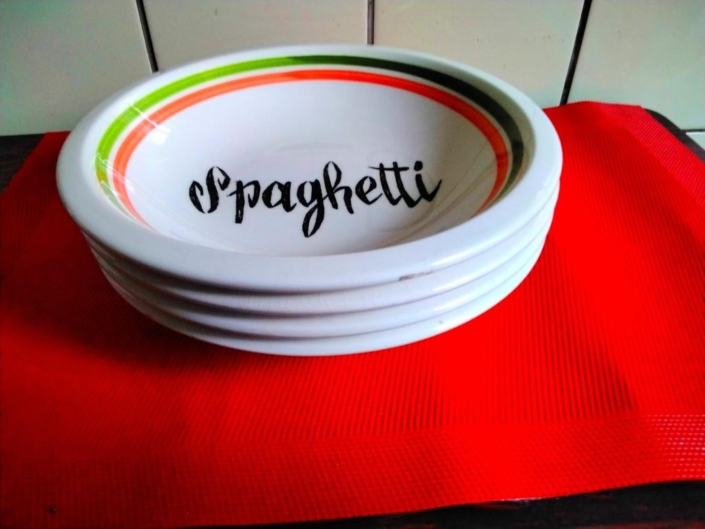 LOT DE 4 ASSIETTES A SPAGHETTI EN CERAMIQUE, Enlèvement, Utilisé, Céramique, Assiettes(s)