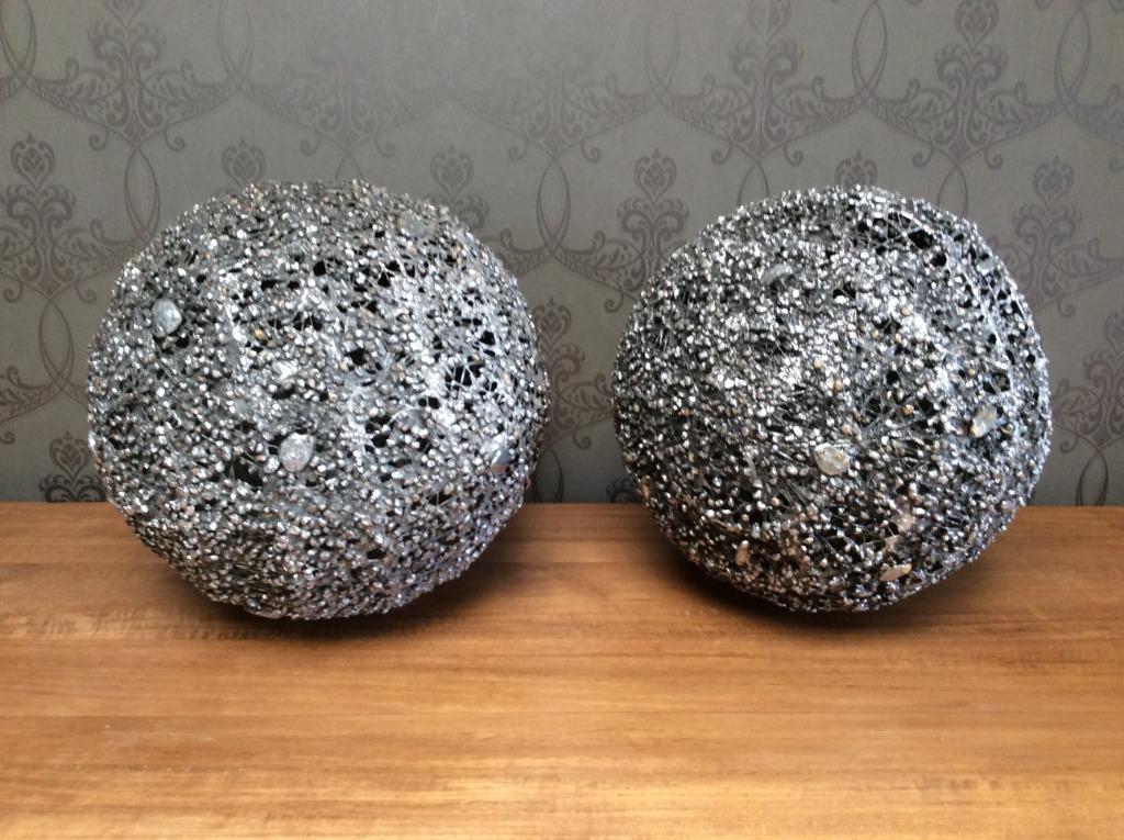 Decoratieve bollen 2 stuks, Ophalen of Verzenden, Zo goed als nieuw