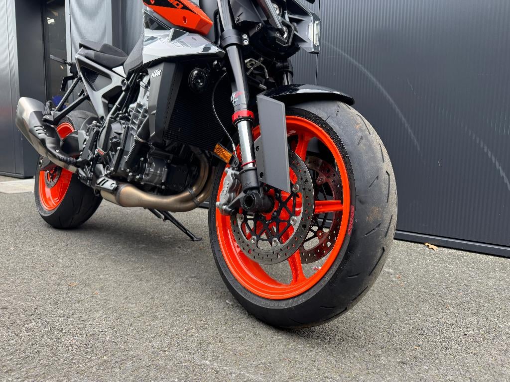 KTM - 990 Duke, Motoren, 2 cilinders, Motorrijbewijs A, Bedrijf, Traction Control