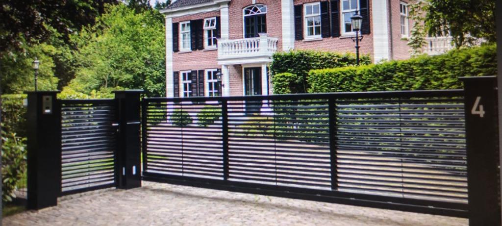 Schaden poort, Ophalen