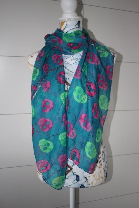 Sjaal : Dames - Azure met roze en groen doodskoppen - gothic, Ophalen of Verzenden, Nieuw, Sjaal