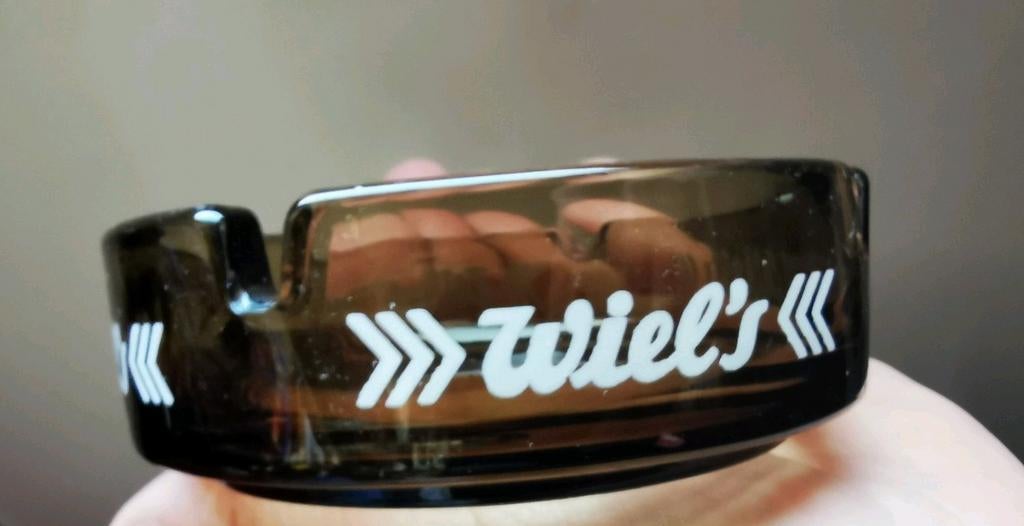 Wiel's bieren asbak in gebrand glas, Verzamelen, Biermerken, Ophalen of Verzenden, Zo goed als nieuw, Glas of Glazen