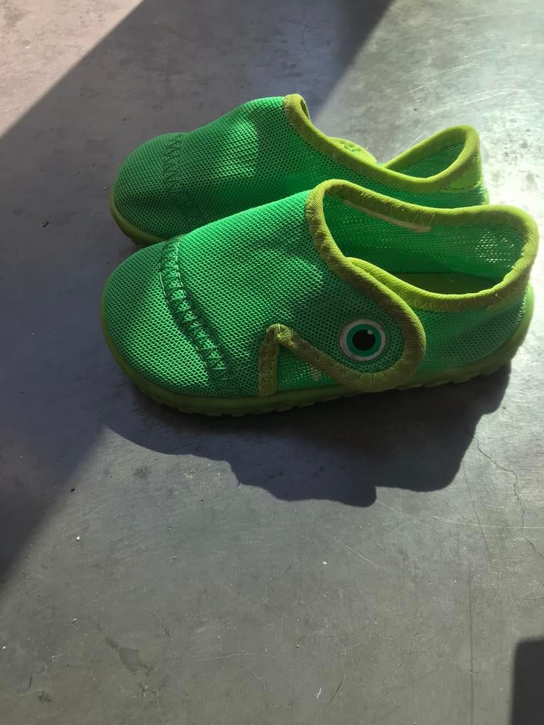 Chaussures d'eau avec velcro taille 22-23 Parfait état, Enfants & Bébés, Vêtements de bébé | Chaussures & Chaussettes, Garçon ou Fille