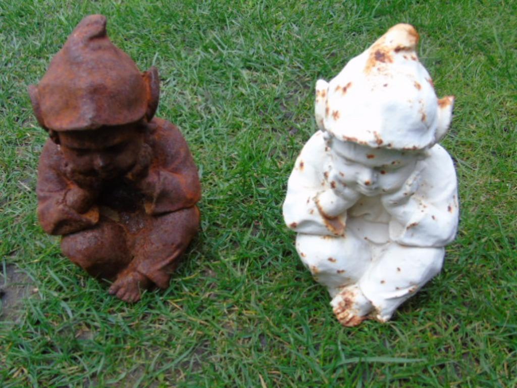Imp of dwerg of imp in roestig wit gietijzer, Tuin en Terras, Tuinbeelden, Nieuw, Tuinkabouter, Metaal, Ophalen