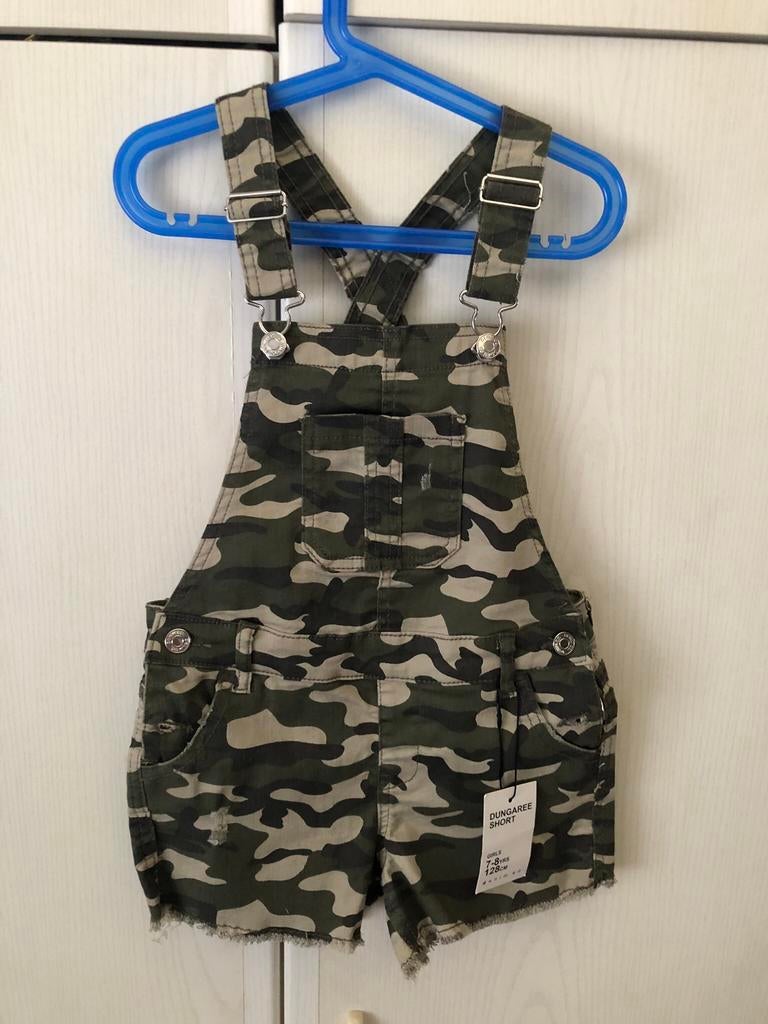Legergroene salopette, maat 128, NIEUW, Kinderen en Baby's, Ophalen of Verzenden, Nieuw, Meisje, Broek