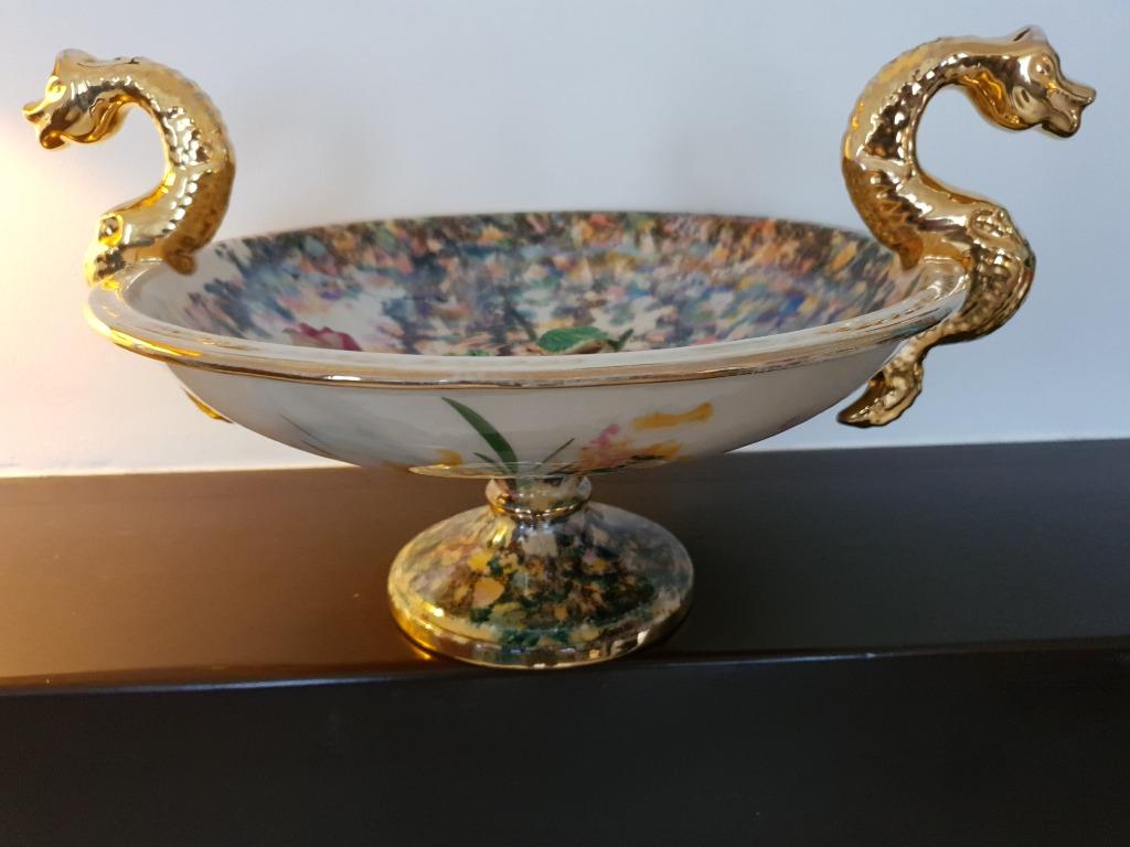 Italiaanse schaal met twee slangen koppen en bloemen, de Sch, Ophalen, Porselein of Keramiek, Schaal, Rond