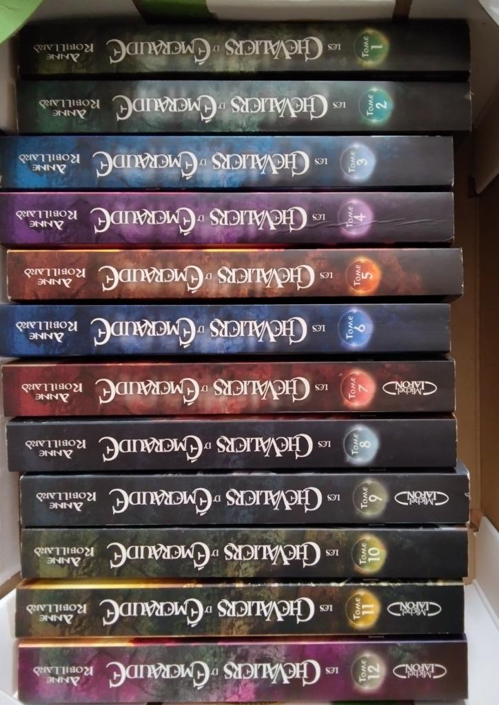 12 livres Les chevaliers d'Émeraude , série complète, Ophalen, Gelezen, Anne Robillard, Fictie