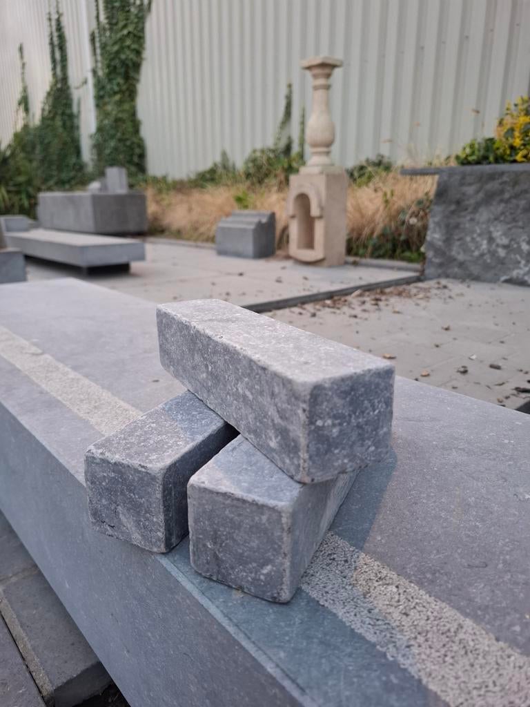 Klinkers 20x5x5 cm Belgische Blauwe Hardsteen- verouderd, Enlèvement ou Envoi, Comme neuf, Briques