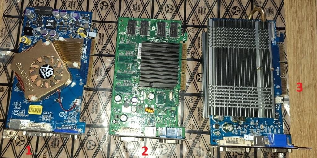 Lot1 Retro AGP Videokaarten Nvidia / ATI, Computers en Software, Videokaarten, Gebruikt, Nvidia, AGP, VGA, Ophalen of Verzenden