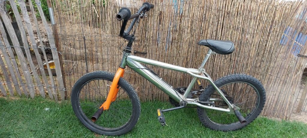 BMX met voetsteunen om te stunten in perfecte staat., Ophalen, Gebruikt, 16 tot 20 inch, Voetsteunen