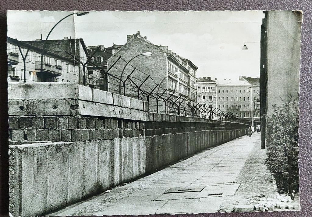 Postkaart. Berlin Sektorengrenze. Berlijnse muur 1962, Ophalen of Verzenden, Gelopen