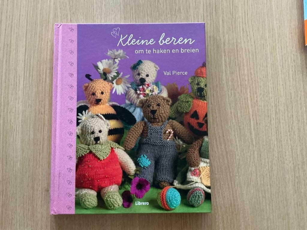 Amigurumi Kleine beren om te haken en breien, Hobby en Vrije tijd, Ophalen of Verzenden, Nieuw, Breien of Haken