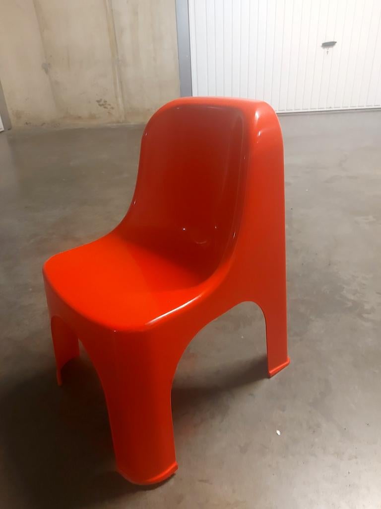 Kinderstoeltje. Rode plastic., Kinderen en Baby's, Ophalen