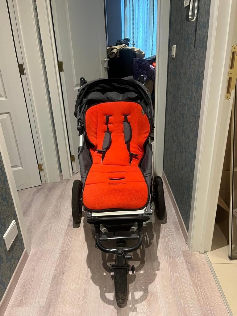 Stoere buggy. Mountain buggy in zeer goede staat., Ophalen, Regenhoes