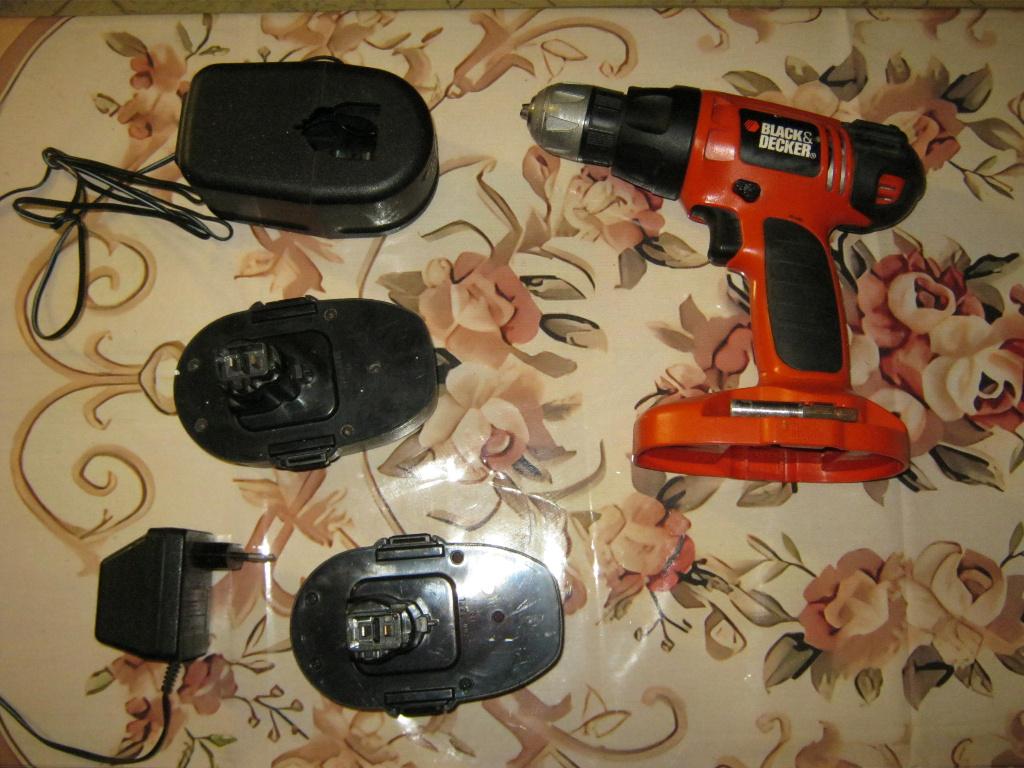 Black+Decker 18V accuboor BDCDC 18-QW Merk 2 batterie, 400 à 600 watts, Enlèvement ou Envoi, Mécanisme de percussion, Comme neuf