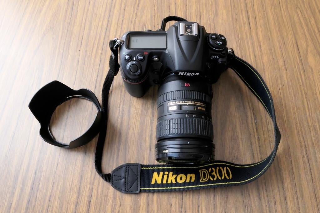 Nikon D300 DSLR + Nikkor AF-S 18-200 gestabiliseerd, Ophalen, Zo goed als nieuw, Nikon, 8 keer of meer