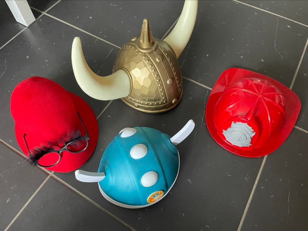 Carnaval attributen hoeden, Kinderen en Baby's, Carnavalskleding en Verkleedspullen, Ophalen of Verzenden, Zo goed als nieuw