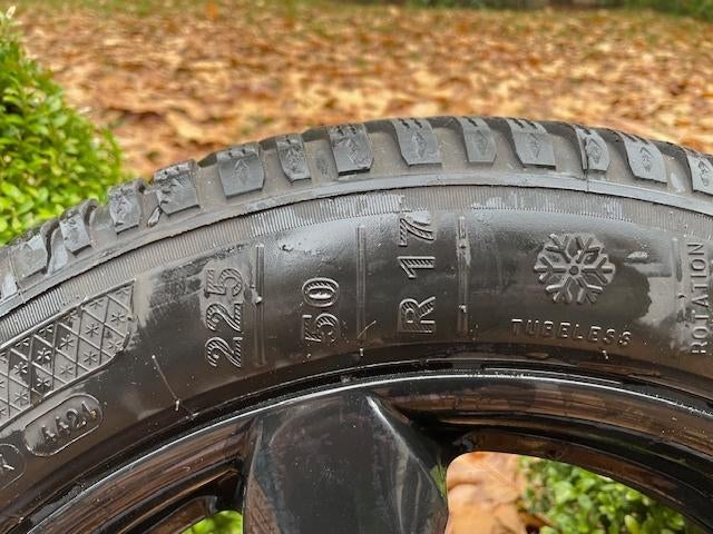 Zwarte velg met winter b a n d e n, Auto-onderdelen, Ophalen, Gebruikt, Velg(en), 17 inch