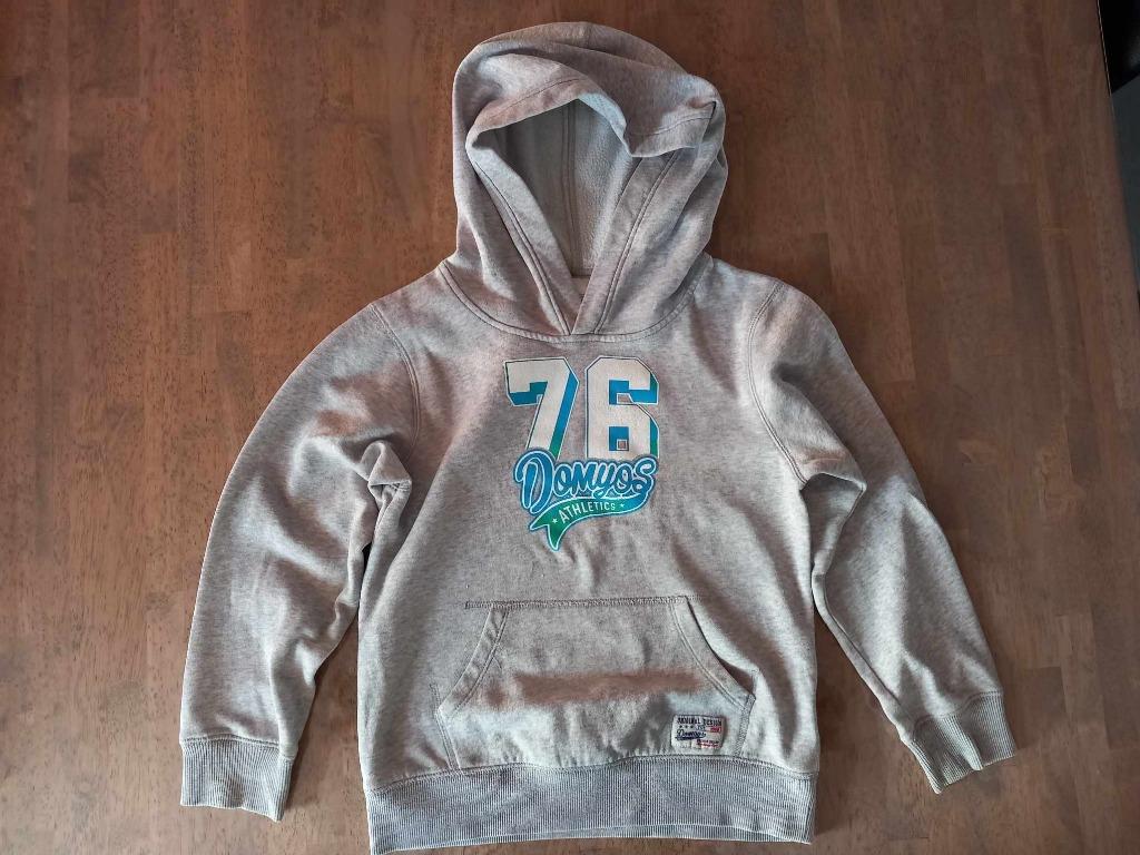 grijze trui met kap maat 128 oxylane, Garçon, Enlèvement ou Envoi, Pull ou Veste, Comme neuf