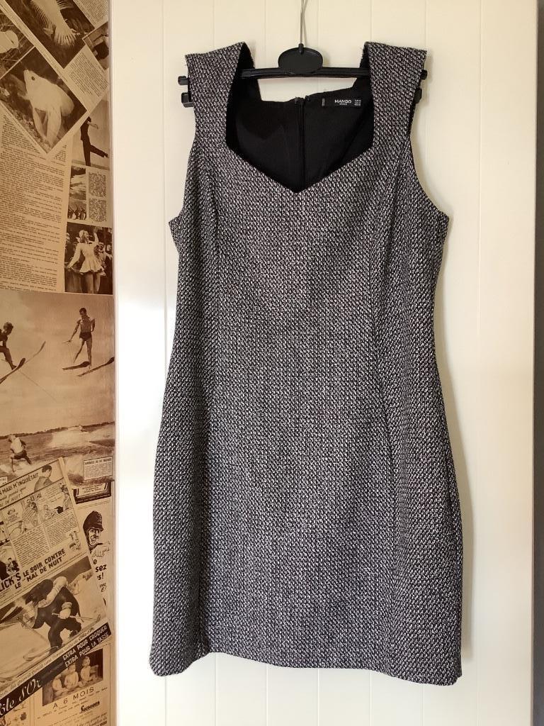 Robe noire Mango taille M, Vêtements | Femmes, Taille 38/40 (M), Mango, Enlèvement ou Envoi, Au-dessus du genou