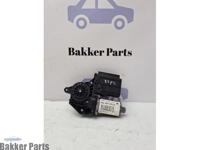 Moteur de vitre portière d'un Volkswagen Polo, -, Volkswagen, -, 3 mois de garantie