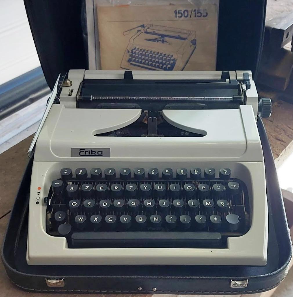 Erika 150 draagbare typemachine - jaren 70, Ophalen of Verzenden