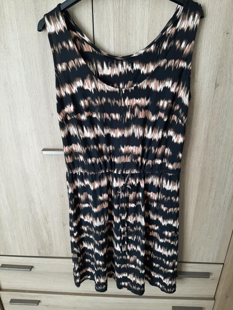zo goed als NIEUW strijkvrij jurkje maat 42/44, Enlèvement ou Envoi, Autres couleurs, Comme neuf, Taille 42/44 (L)