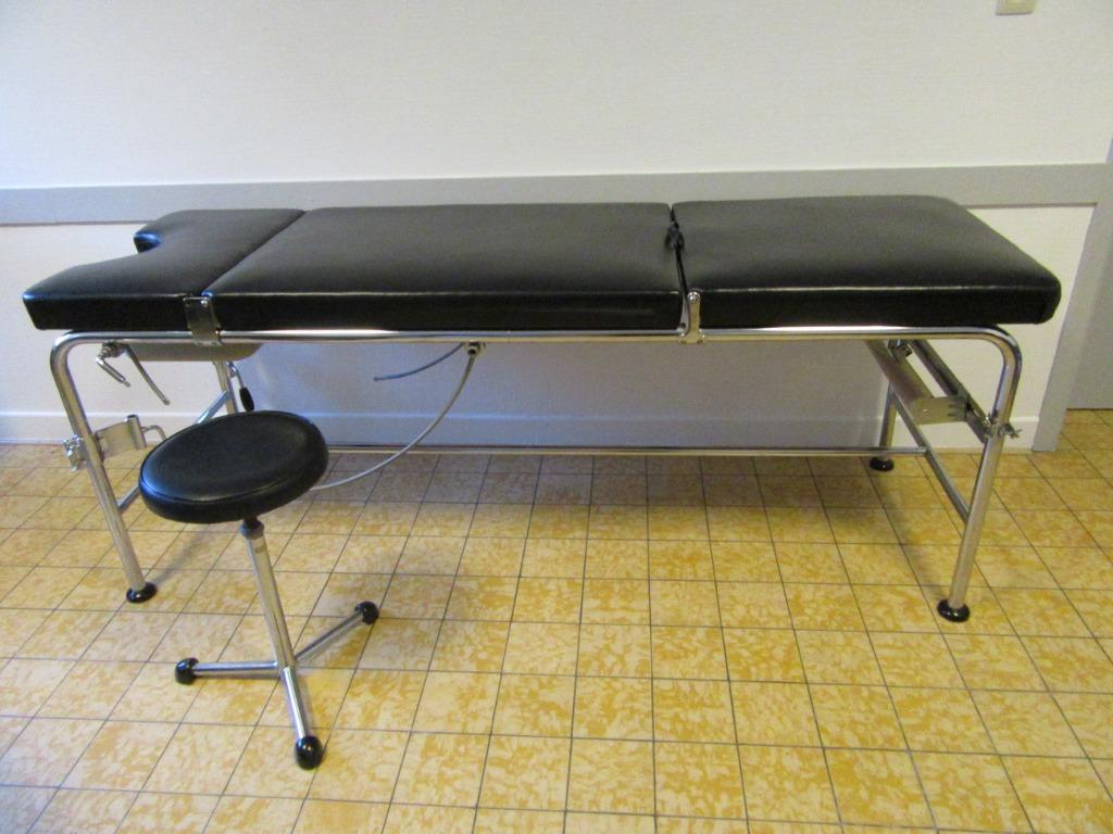 Table d'examen médical en cuir avec le tabouret Maquet, Enlèvement