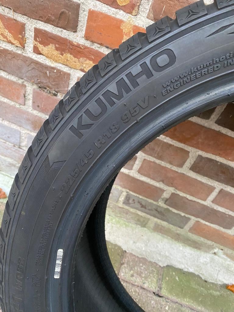 Kumho winterbanden 225/45 R18 (set van 4), Ophalen, 18 inch, Winterbanden, Band(en)