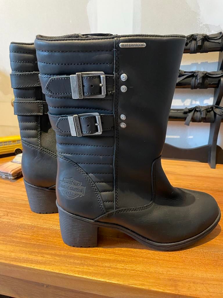 Dameslaarzen harley-davidson, Ophalen