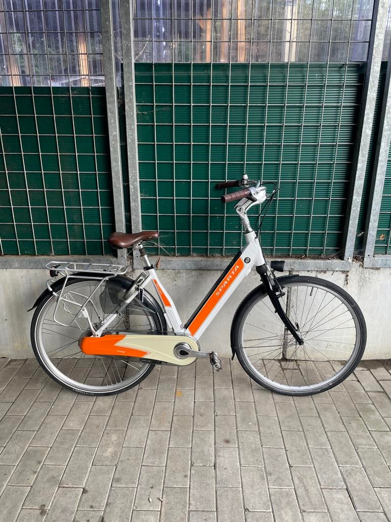 Damesfiets 28” Sparta wit/oranje maat 48, Accès (extra) bas, Sparta, Comme neuf, Enlèvement