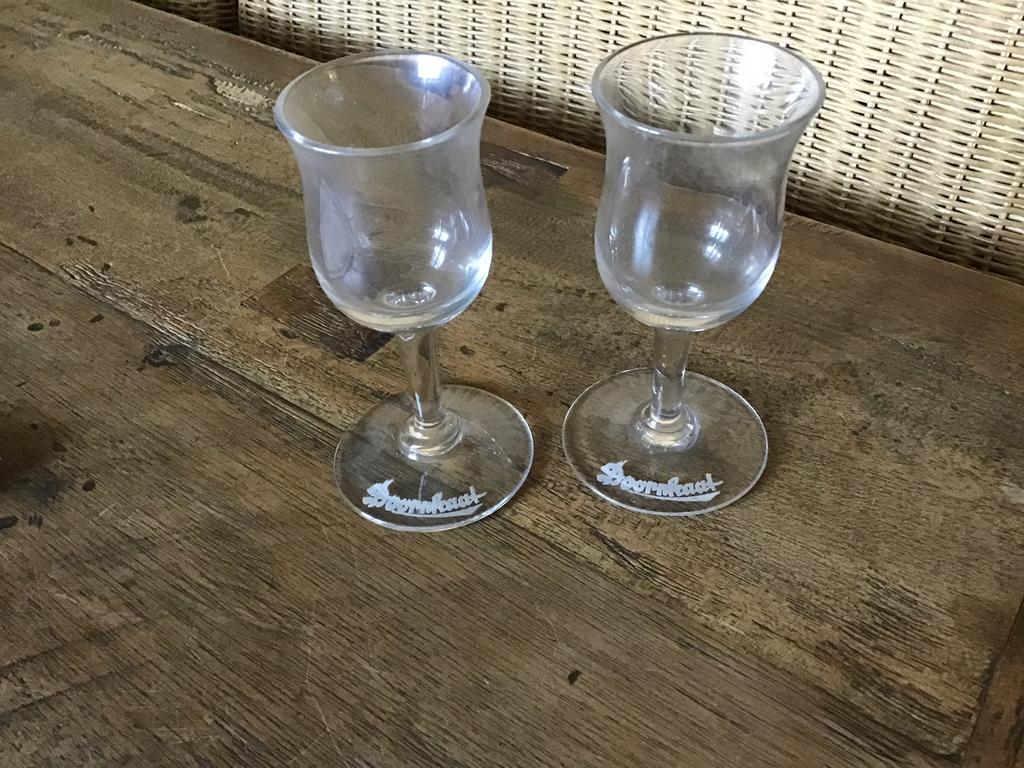 2 oude borrelglaasjes glas doornkaat, Antiek en Kunst, Ophalen of Verzenden