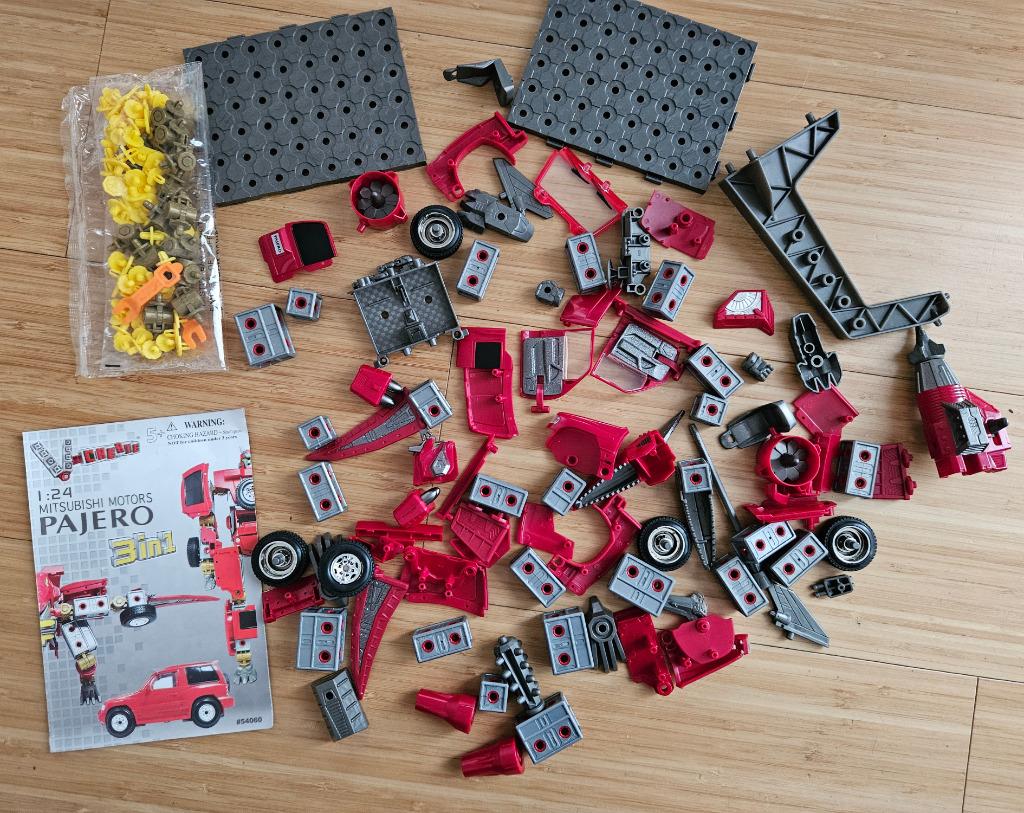 Transformers 3 in 1 Mitsubishi Pajero 1:24, Ophalen, Zo goed als nieuw, Auto